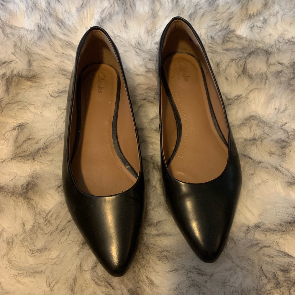 Clarks black pointed toe flats
